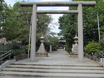 （７）桜神宮の鳥居が見えてきます